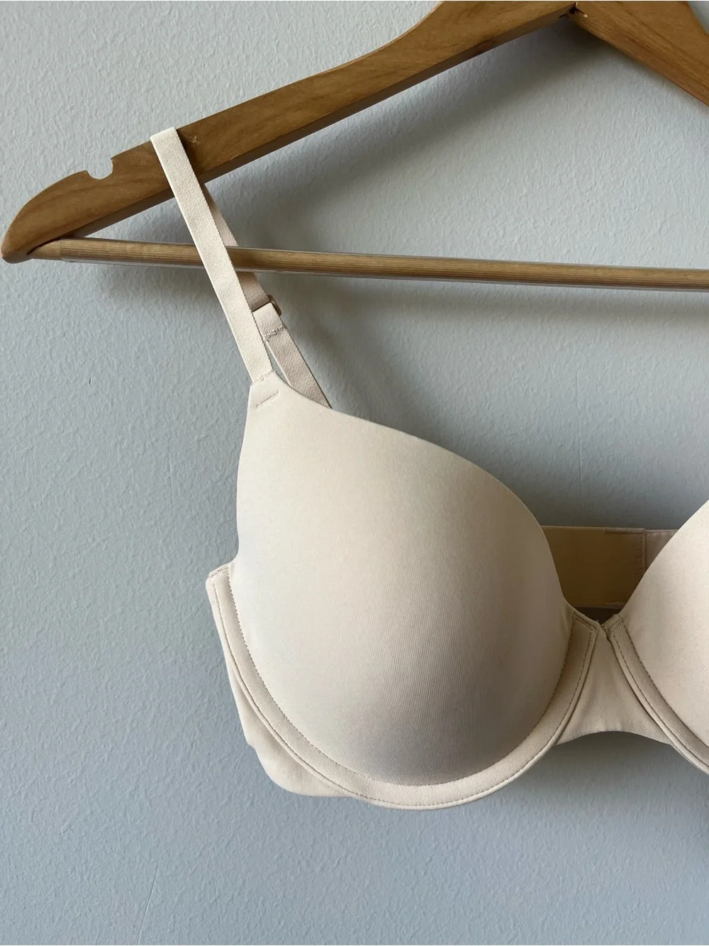 SKIMS Fits Everybody T-Shirt Bra 32C 32D NWT Sand Color